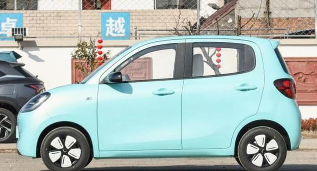 别信开电车省钱，那都是骗人的，我去年换智己LS9算账每公里电费七分钱，不止省钱更是面子和身份的体现-有驾