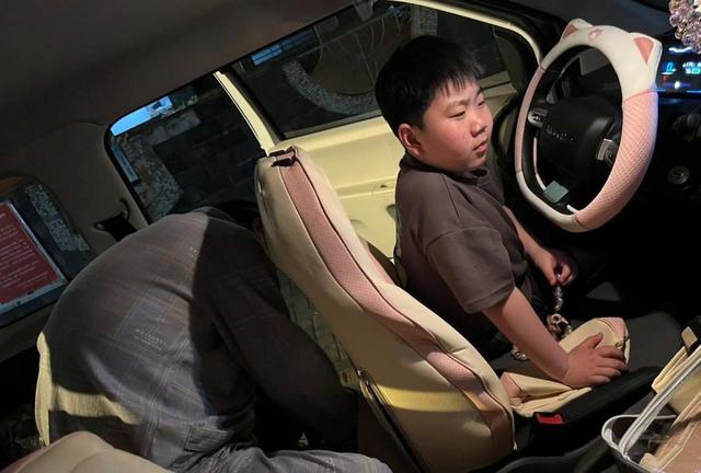 别信开电车省钱，那都是骗人的，我去年换智己LS9算账每公里电费七分钱，不止省钱更是面子和身份的体现-有驾