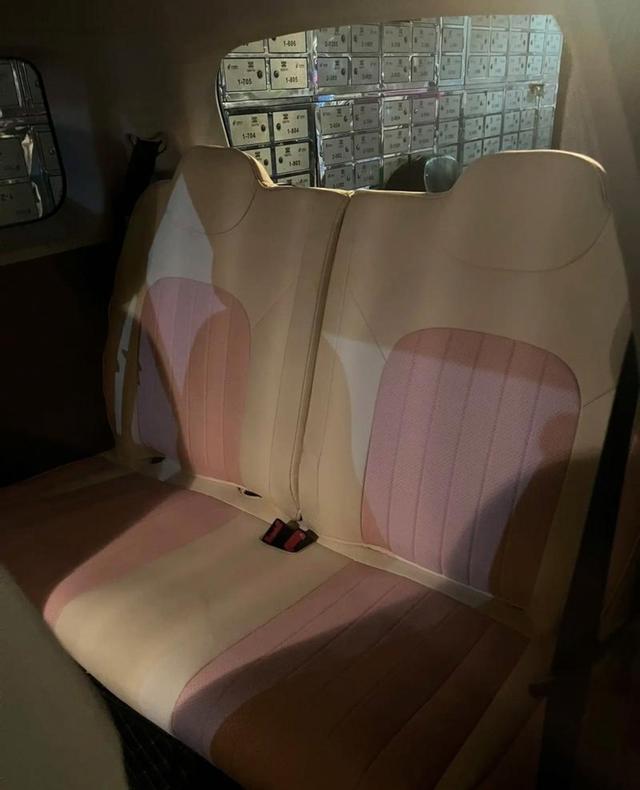 别信开电车省钱，那都是骗人的，我去年换智己LS9算账每公里电费七分钱，不止省钱更是面子和身份的体现-有驾