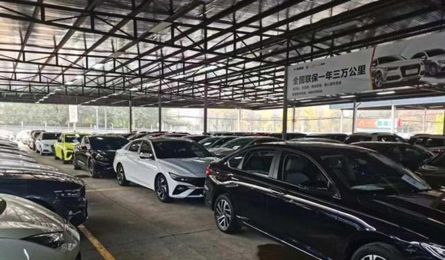 现在二手车太不值钱了,我家 22 年买的新车落地 15 万才开 3 年跑 5 万,拿去二手市场估价最高不过 5 万,心凉到极点-有驾