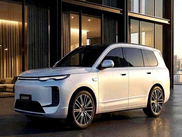 比亚迪双旗舰SUV同天亮相：设计路线分歧，5点对比教你怎么选-有驾