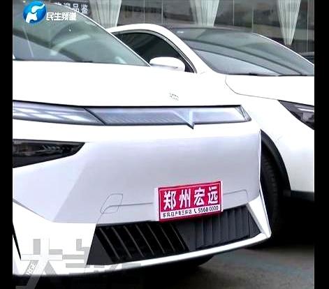 女子刚买新能源车，70公里充了三次电，门店：没问题，只是没充满-有驾