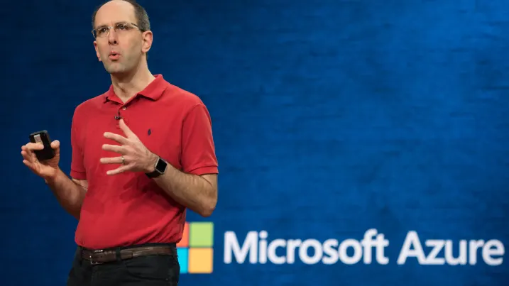 老黄大出血!OpenAI背刺英伟达,微软自研芯连夜拆掉CUDA护城河?_老黄大出血!OpenAI背刺英伟达,微软自研芯连夜拆掉CUDA护城河?_