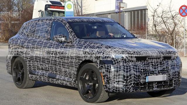 全新宝马X5 M60 xDrive路试曝光：3.0L直六轻混，550马力+22寸轮毂-有驾