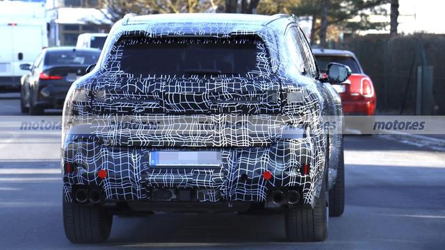 全新宝马X5 M60 xDrive路试曝光：3.0L直六轻混，550马力+22寸轮毂-有驾