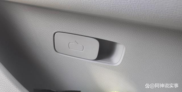 救命新规！工信部强制发文，2027年起所有新车必装“逃生把手”-有驾