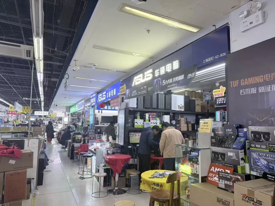 存储“超级周期”:芯片“一天三个价”,PC全面提价在即