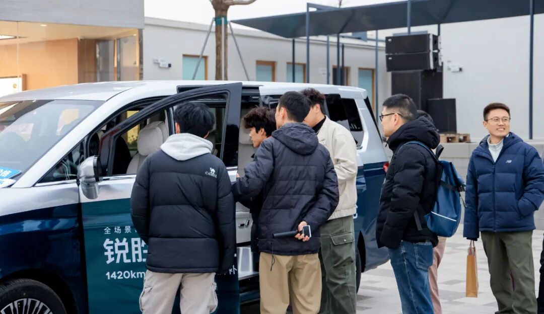 在实干当道的年代，为何一辆“不设限”的MPV才是真豪华？__在实干当道的年代，为何一辆“不设限”的MPV才是真豪华？