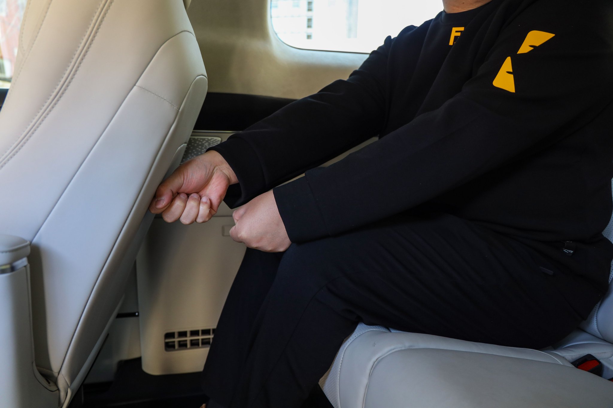 第三排腿部空间与第二排一致（七座版）