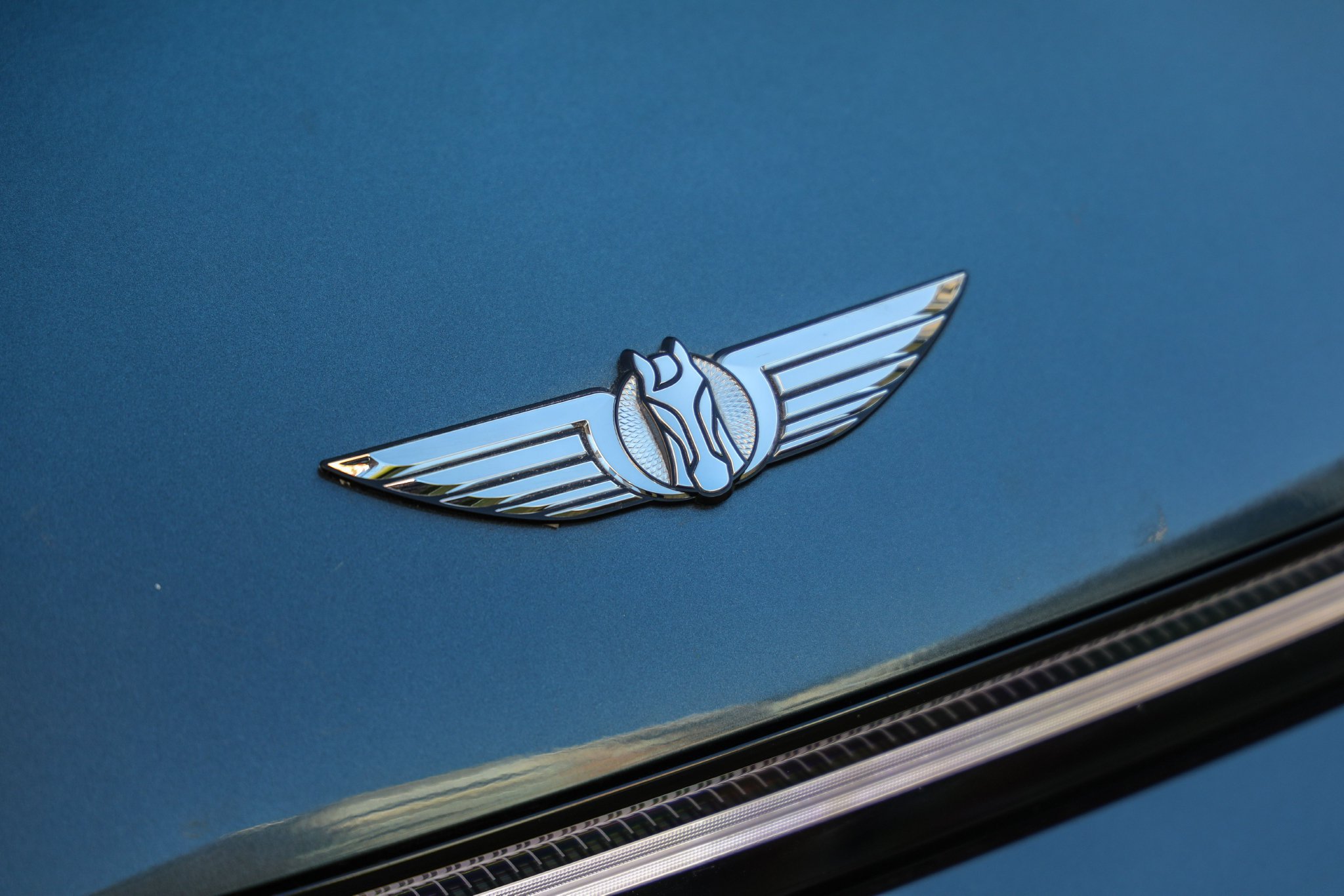 8座版车型 镀铬车标