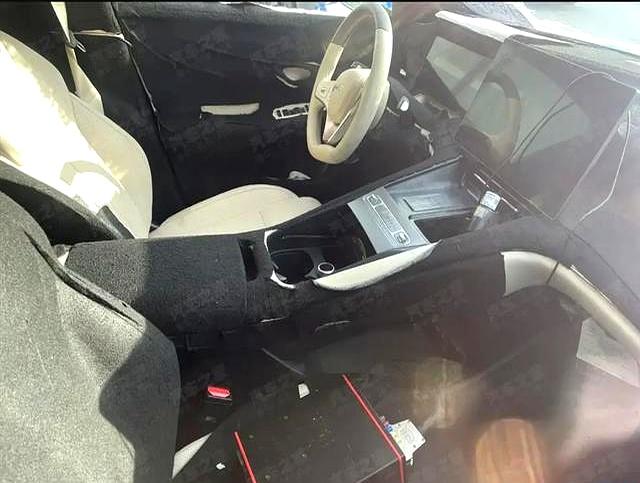 国产车神仙打架!比亚迪亮出3张王牌,小米SU7官宣3月,问界长安不甘示弱-有驾