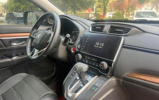 CRV用车群众的眼睛是雪亮的，我身边开CRV的朋友销量口碑都很好，这车空间宽敞动力足油耗低质量可靠-有驾