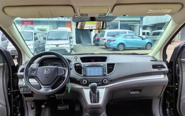 CRV用车群众的眼睛是雪亮的，我身边开CRV的朋友销量口碑都很好，这车空间宽敞动力足油耗低质量可靠-有驾