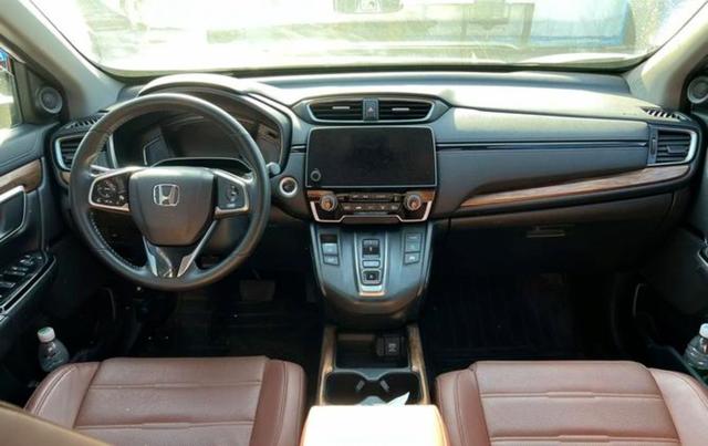 CRV用车群众的眼睛是雪亮的，我身边开CRV的朋友销量口碑都很好，这车空间宽敞动力足油耗低质量可靠-有驾