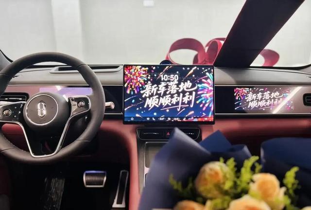 全新问界M7增程长续航版上市全国交付开启城市通勤新体验-有驾