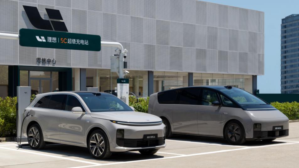 理想百万交付，西方车企集体退坑，新能源到底是不是陷阱？__理想百万交付，西方车企集体退坑，新能源到底是不是陷阱？