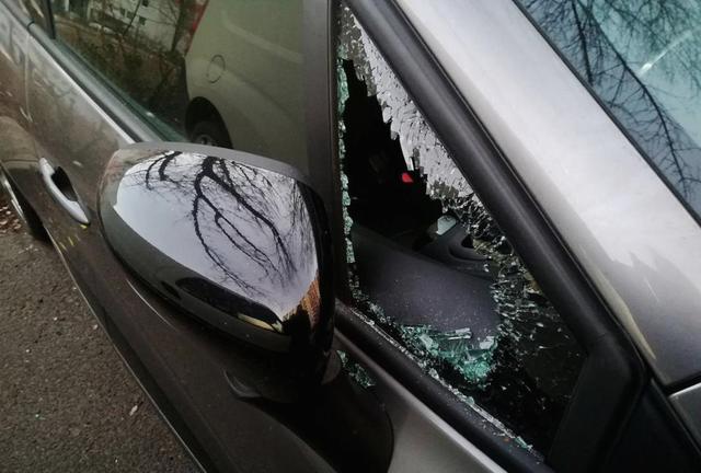 全球首例，中国正式禁止电动汽车使用隐藏式门把手，特斯拉设计面临安全大考，马斯克或迎来难题引发行业深思