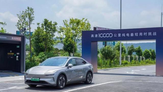 2026年2月6日，蔚来创始人李斌开启直播，官宣累计换电次数突破1亿次，创下行业重要里程碑，标志车电分离模式成功落地，补能生态日益完善