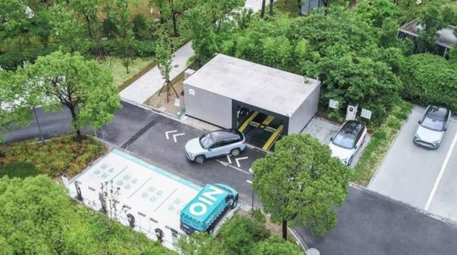 2026年2月6日，蔚来创始人李斌开启直播，官宣累计换电次数突破1亿次，创下行业重要里程碑，标志车电分离模式成功落地，补能生态日益完善-有驾