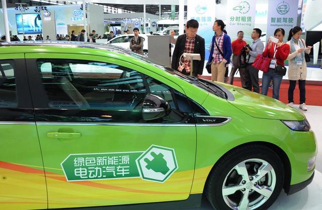 2026年2月6日，蔚来创始人李斌开启直播，官宣累计换电次数突破1亿次，创下行业重要里程碑，标志车电分离模式成功落地，补能生态日益完善-有驾