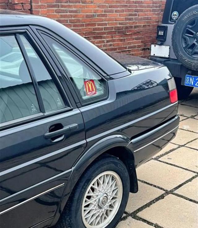 谁的青春没见过桑塔纳,这辆国民神车陪伴几代人走过风雨,成为时代记忆不可磨灭的经典符号-有驾