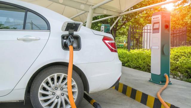 2026年汽车以旧换新补贴全面升级，新能源车最高可省上万元，充电桩安装加码老旧小区统一改造，提高购车和使用便利度-有驾