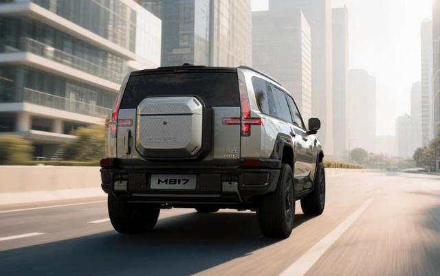 硬派越野二选一：猛士M817和方程豹8，谁才是真硬核？-有驾