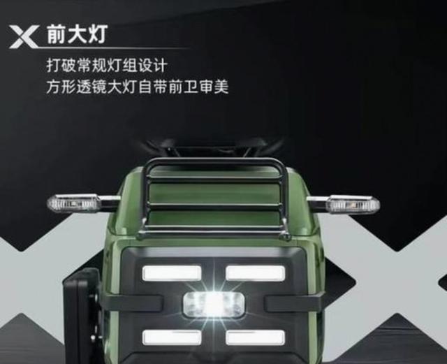 2026年春节前重庆摩博会上，新大洲本田SquareX125以12680元的价格逆势热卖，外观方盒子设计加实用多功能布局吸引追求个性的年轻消费者-有驾