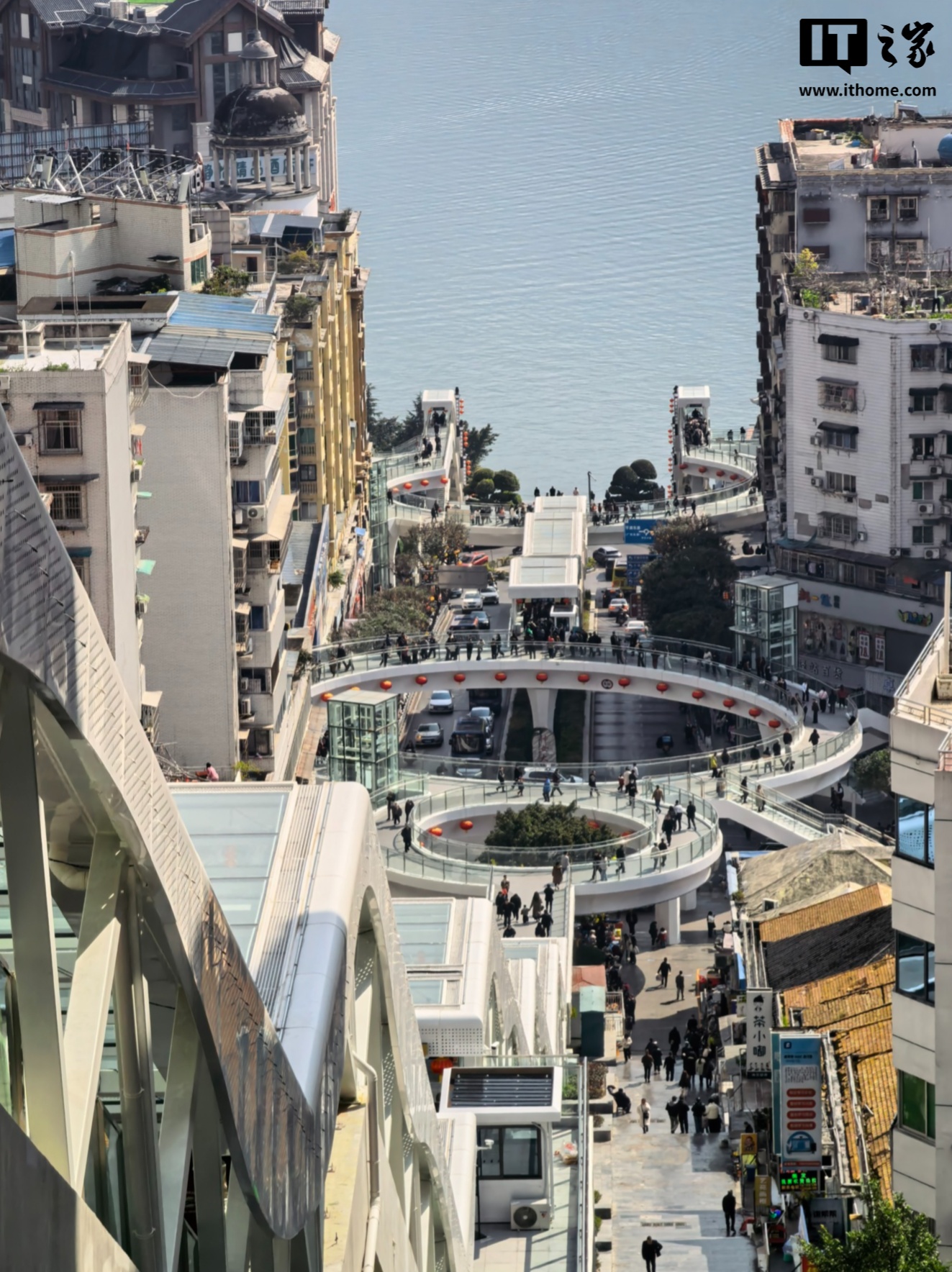 重庆网红最长电梯在哪里_亚洲重庆最长电梯有多少米_