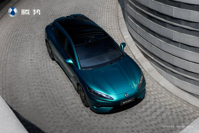 全新腾势Z9GT峡湾绿新车色曝光 配智驾小蓝灯