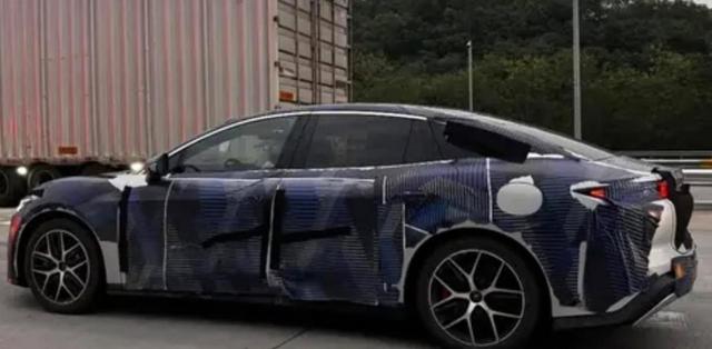 2026年上半年比亚迪大汉全新旗舰轿车谍照曝光，车长超5米直指30万高端市场，搭载激光雷达和豪华智能配置，性价比全面碾压同级对手-有驾