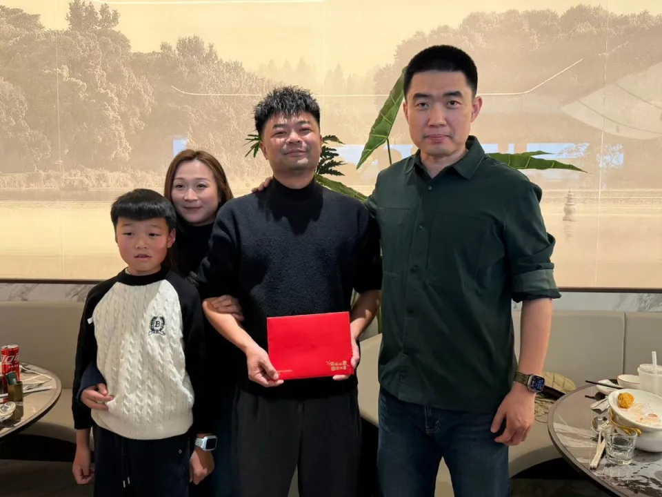 李想到浙江海盐请救轻生女子的理想车主吃饭：谢谢你，也为你骄傲