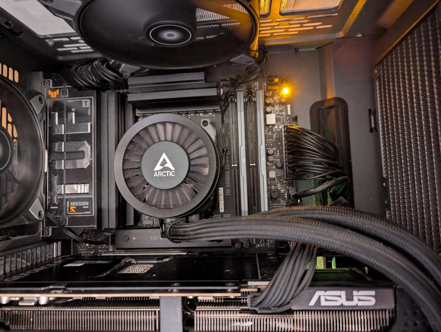 华硕主板再现R7 9800X3D故障案例：低负载过夜后发现电脑已死机