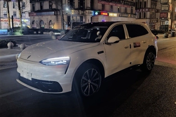 全新问界M6实车首曝 这才是年轻人的鸿蒙智行“真香车”