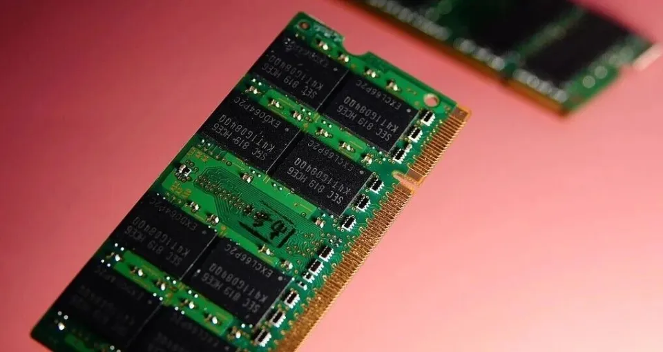 英伟达的AI芯片，被卖马桶和织布的“卡”了脖子