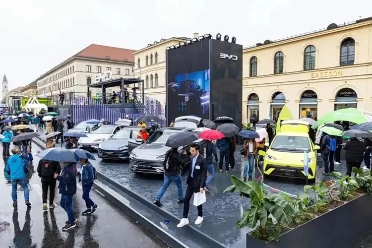 832万出口量背后的重要信号：中国汽车为何越被围堵越增长？__832万出口量背后的重要信号：中国汽车为何越被围堵越增长？