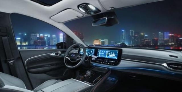 开了一千五百里回家过年，全程一个人开，真心告诉大家它是最好开的大六座，舒适配置丰富不累人，智能操控灵活应对各种路况-有驾