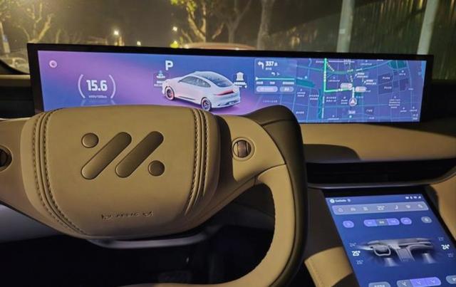 开了一千五百里回家过年，全程一个人开，真心告诉大家它是最好开的大六座，舒适配置丰富不累人，智能操控灵活应对各种路况-有驾