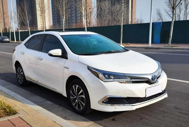 不管你承不承认，这就是赤裸裸的现实，有车家庭买车看空间、省油、安全，卡罗拉成为首选，实用到骨子里让养娃顾家更踏实幸福-有驾