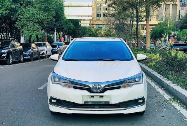 不管你承不承认，这就是赤裸裸的现实，有车家庭买车看空间、省油、安全，卡罗拉成为首选，实用到骨子里让养娃顾家更踏实幸福-有驾