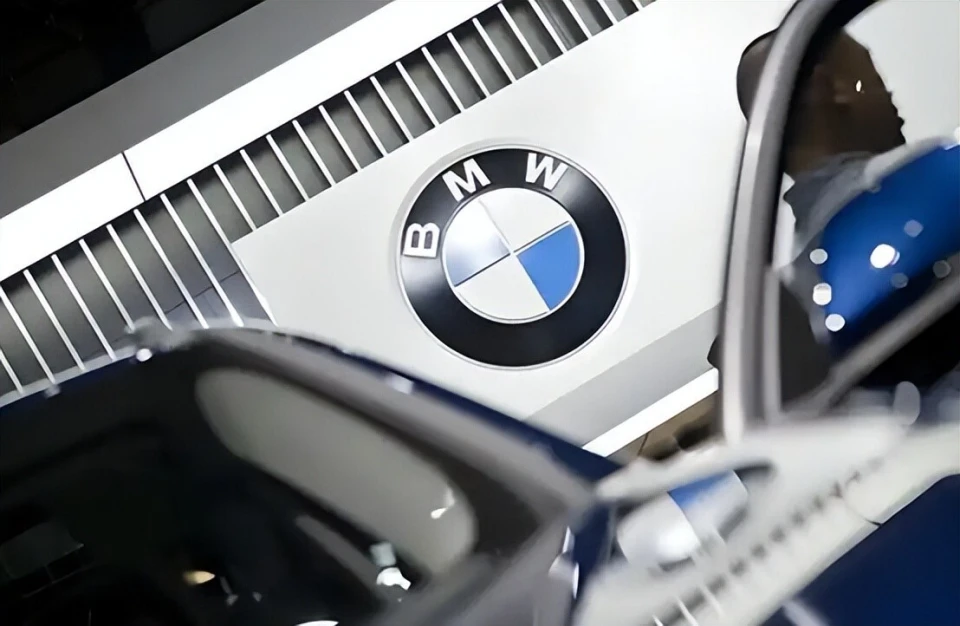 为什么人有钱后，就是买台好车？因为好车能“修复自尊”！