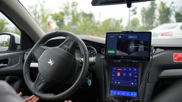 家用车安全与轻松永远第一位，卡罗拉家族标配Toyota Pilot智能驾驶辅助，全速域自适应巡航与多重安全守护让每次出行更安心