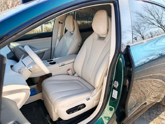 新增多项智能配置 抢先体验智界R7的新功能