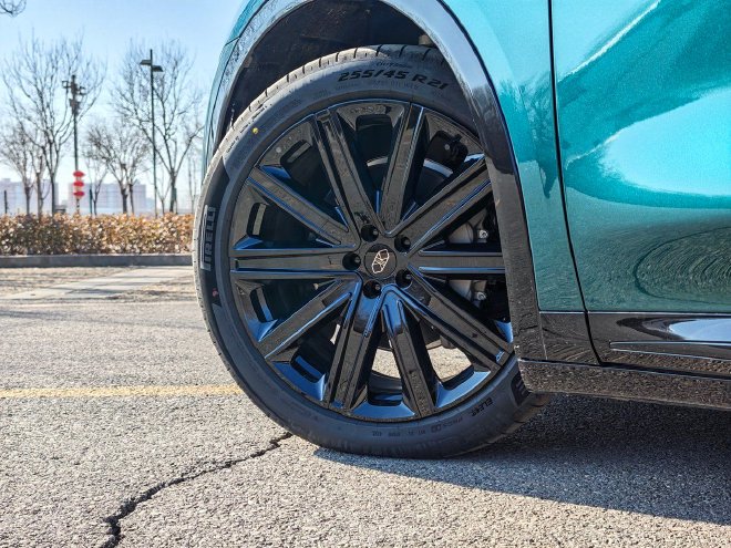 新增多项智能配置 抢先体验智界R7的新功能