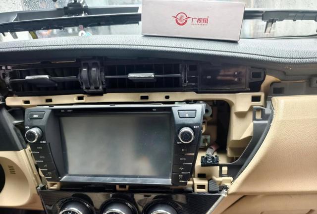 这就是赤裸裸的现实，丰田卡罗拉销量从2015年巅峰逐渐下滑，新能源冲击下的市场变化令人深思-有驾