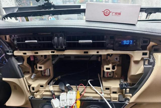 这就是赤裸裸的现实，丰田卡罗拉销量从2015年巅峰逐渐下滑，新能源冲击下的市场变化令人深思-有驾