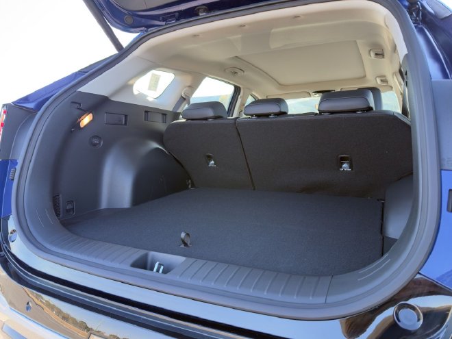 中期改款全面焕新 实拍起亚新狮铂拓界