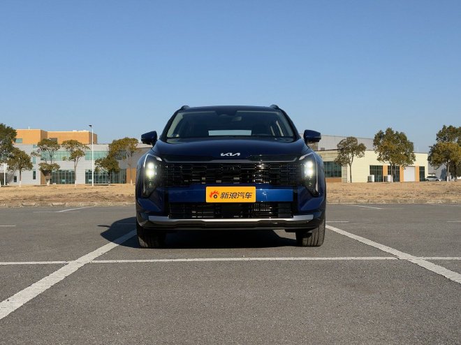 中期改款全面焕新 实拍起亚新狮铂拓界