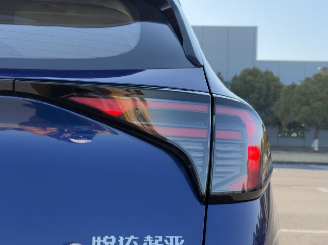 中期改款全面焕新 实拍起亚新狮铂拓界