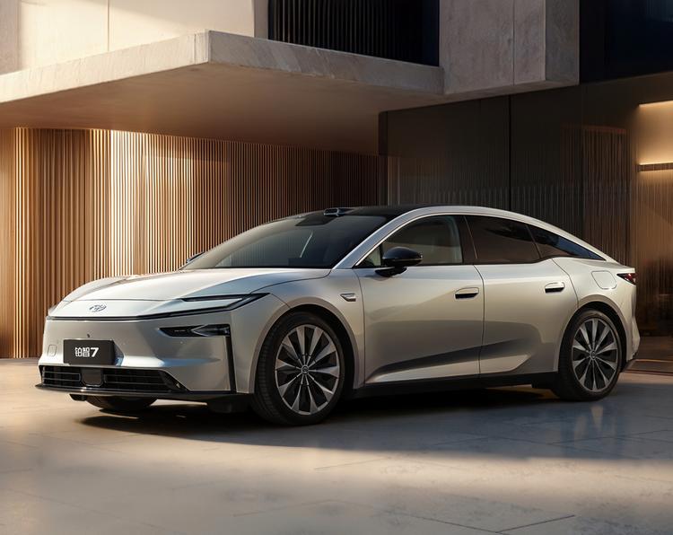 买家用轿车什么时候优惠大_春节买汽车_